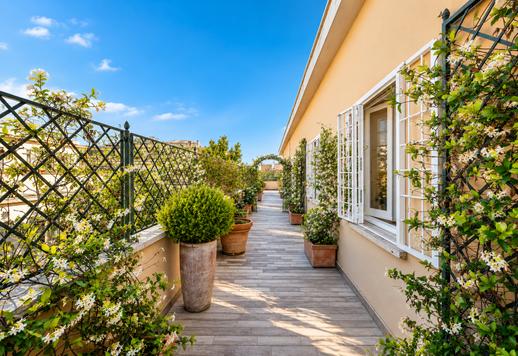 Apartamento de 330 m² com terraço perimetral de 280 m² a curta distância da Villa Borghese Image 4