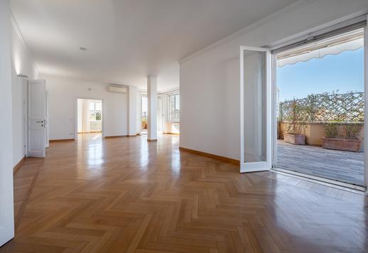 Apartamento de 330 m² com terraço perimetral de 280 m² a curta distância da Villa Borghese Image 6