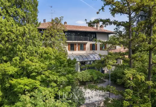 Varese'nin tepelerinde panoramik bir konumda havuzlu prestijli emlak kompleksi Image 3
