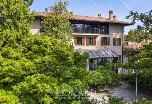 Varese'nin tepelerinde panoramik bir konumda havuzlu prestijli emlak kompleksi Image 5