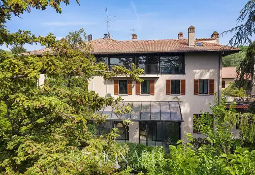 Varese'nin tepelerinde panoramik bir konumda havuzlu prestijli emlak kompleksi Image 6