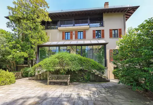Varese'nin tepelerinde panoramik bir konumda havuzlu prestijli emlak kompleksi Image 9
