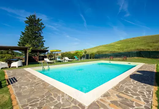 Antico casale in vendita con parco e piscina ad un passo da Montalcino e da Montepulciano Image 9