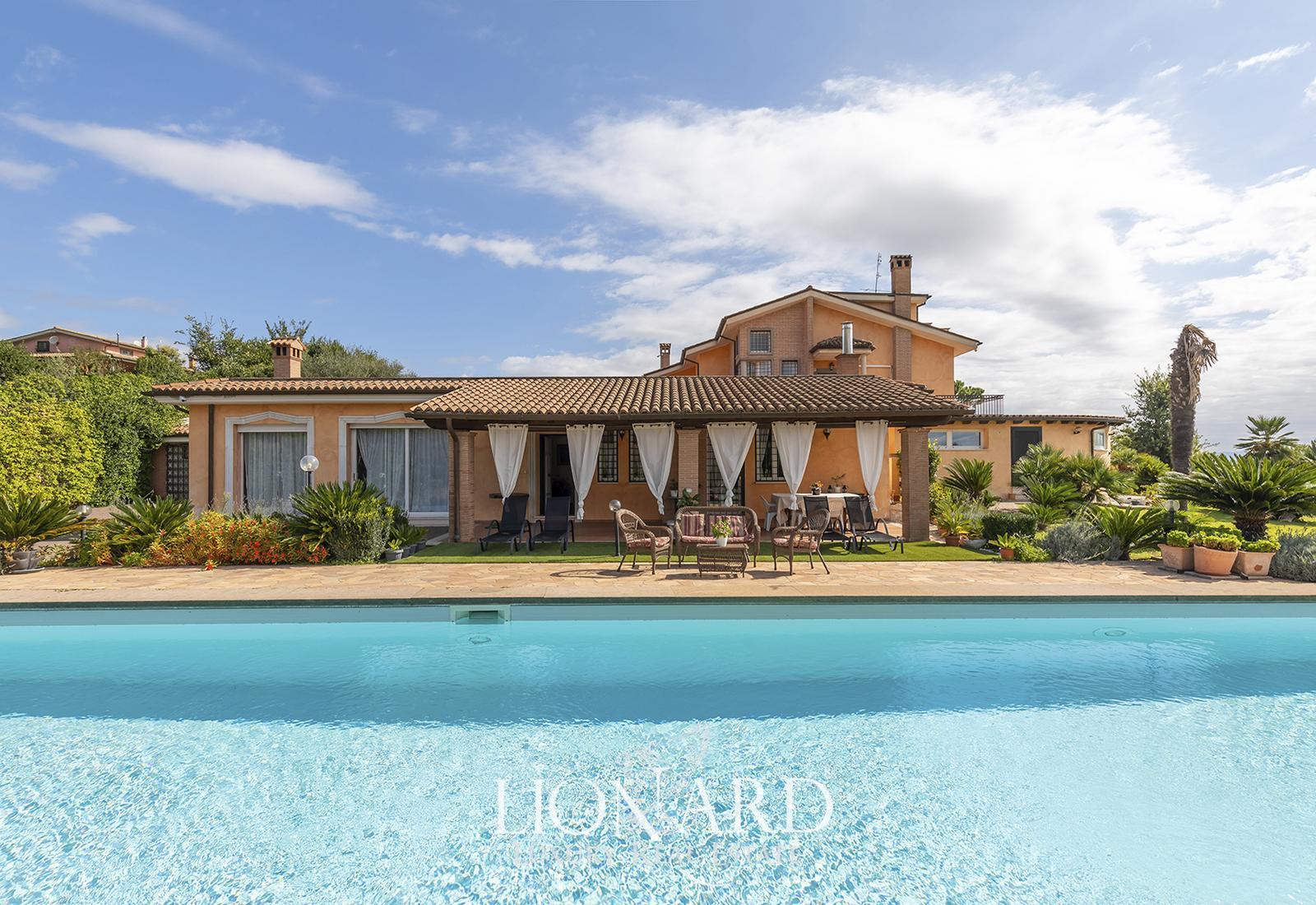 Luxurious Villa With A Panoramic Pool Near Rome Lionard