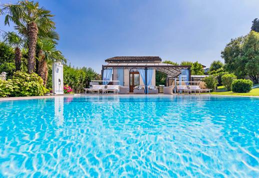 Dimora di charme in vendita con splendida piscina e meravigliosa vista sulle calme acque lacustri Image 6