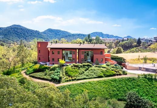 Asolo'ya birkaç kilometre uzaklıkta havuzlu ve sağlıklı yaşam alanına sahip iki birimden oluşan satılık emlak Image 2