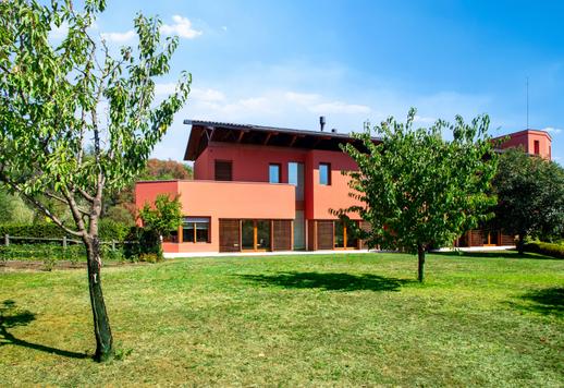 Asolo'ya birkaç kilometre uzaklıkta havuzlu ve sağlıklı yaşam alanına sahip iki birimden oluşan satılık emlak Image 5