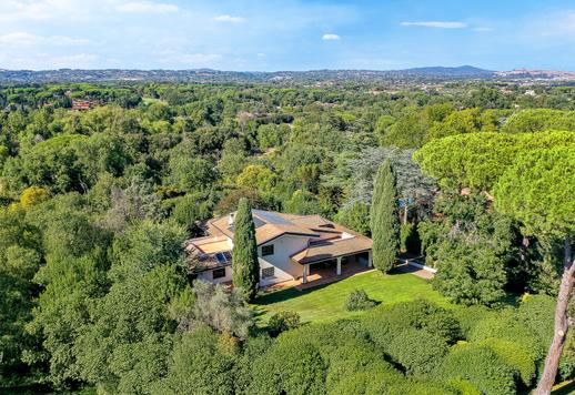 Luksusvilla til salgs i det grønne, eksklusive og eksklusive Olgiata-distriktet Image 9