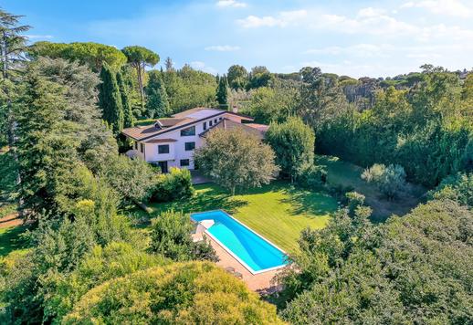 Luksusvilla til salgs i det grønne, eksklusive og eksklusive Olgiata-distriktet Image 8