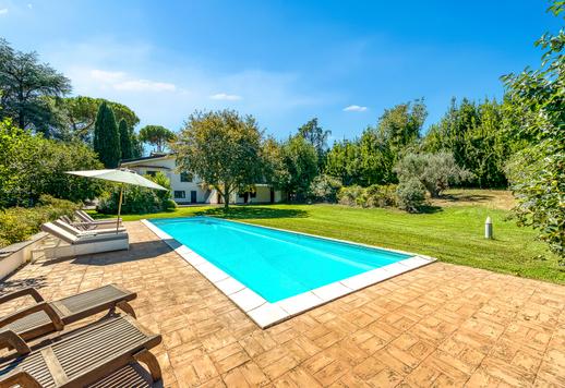 Luksusvilla til salgs i det grønne, eksklusive og eksklusive Olgiata-distriktet Image 4