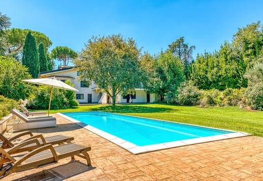 Luksusvilla til salgs i det grønne, eksklusive og eksklusive Olgiata-distriktet Image 1