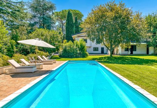 Luksusvilla til salgs i det grønne, eksklusive og eksklusive Olgiata-distriktet Image 2