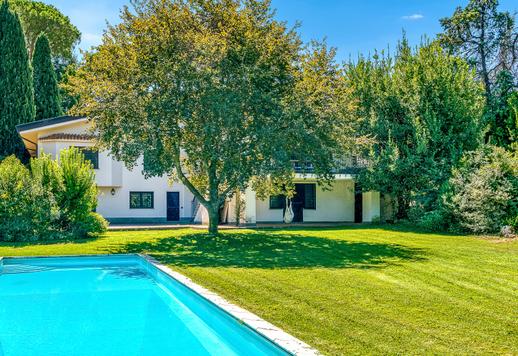 Luksusvilla til salgs i det grønne, eksklusive og eksklusive Olgiata-distriktet Image 3