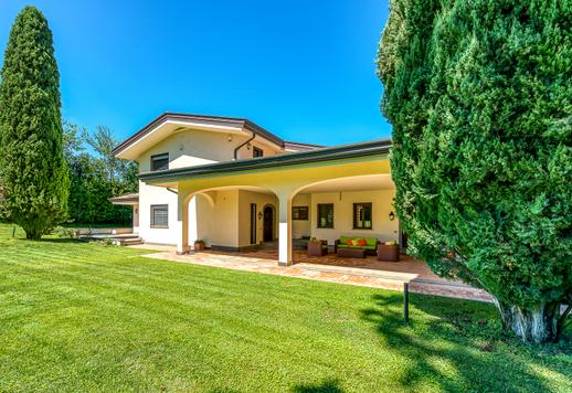 Luxusvilla zu verkaufen im grünen Wohngebiet Olgiata, exklusiv und elitär Image 9