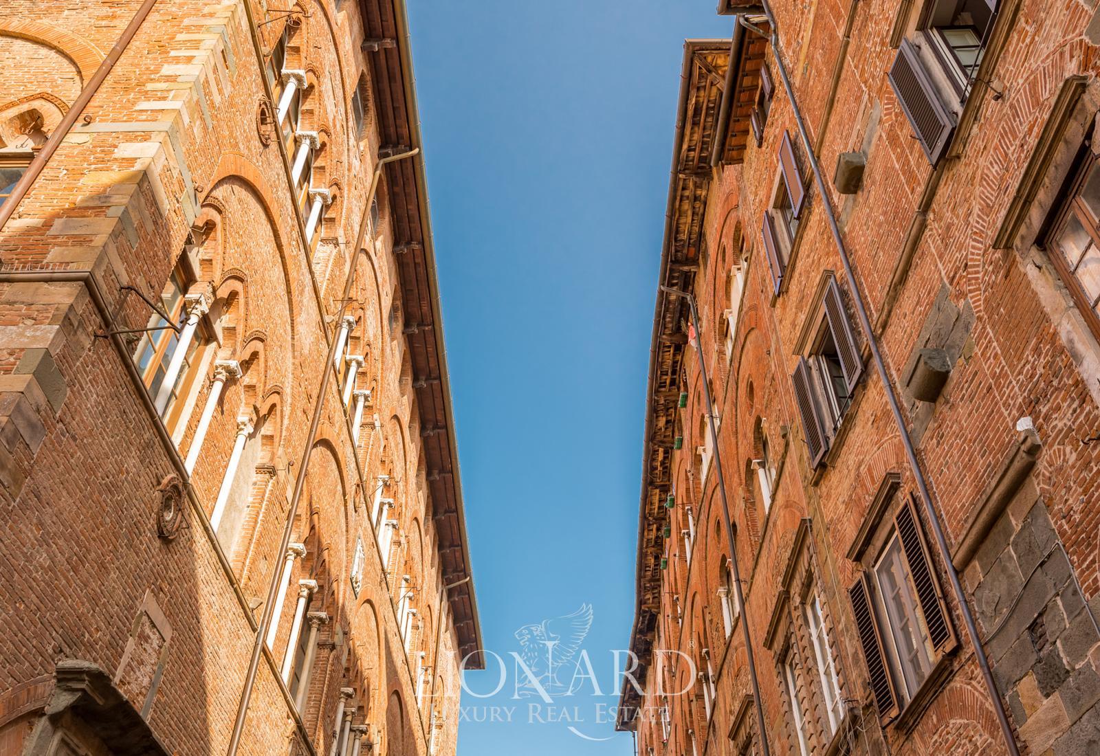 Stunning Apartment For Sale In Central Lucca Lionard
