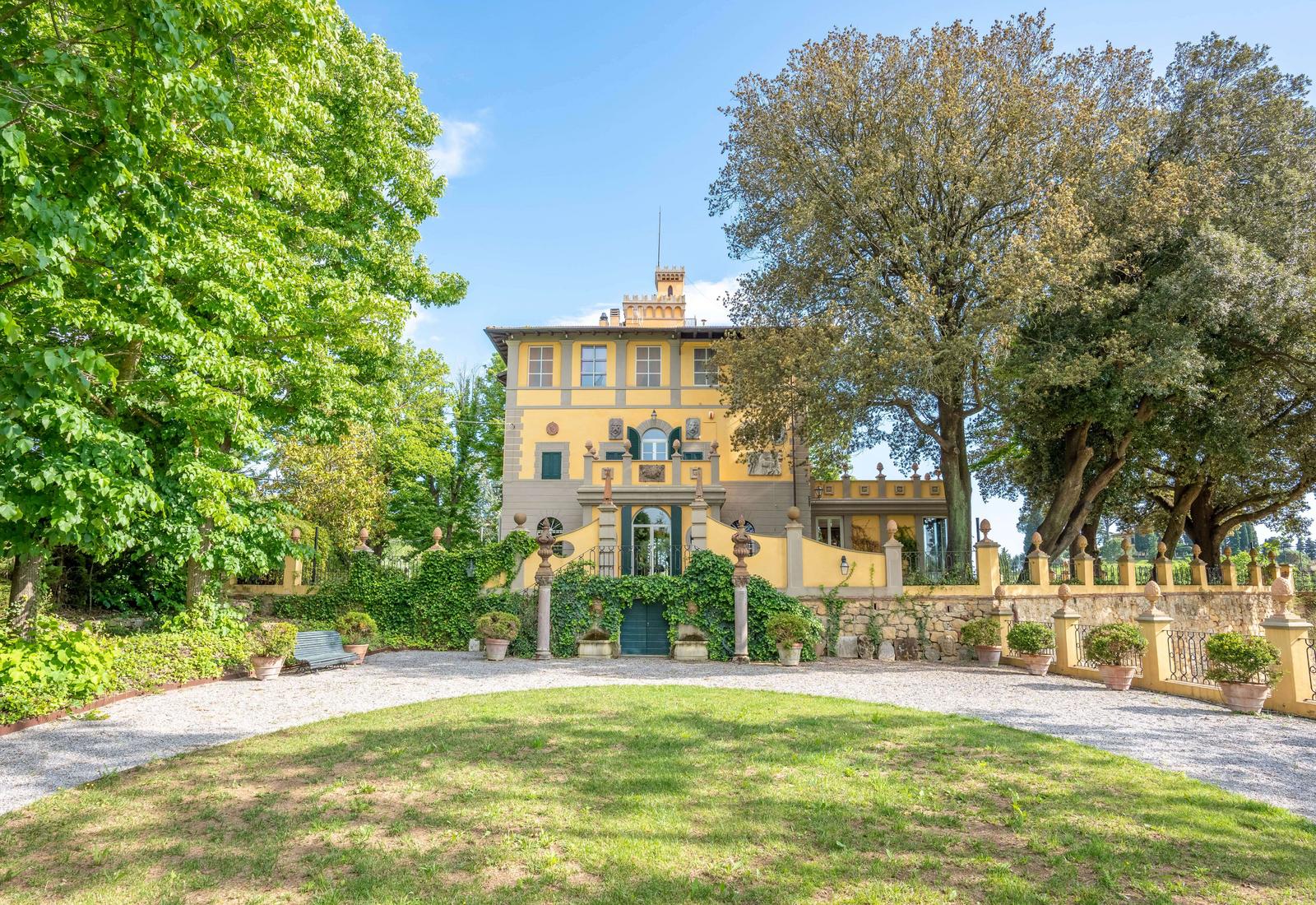 Prestigious Property For Sale In Pisa Lionard
