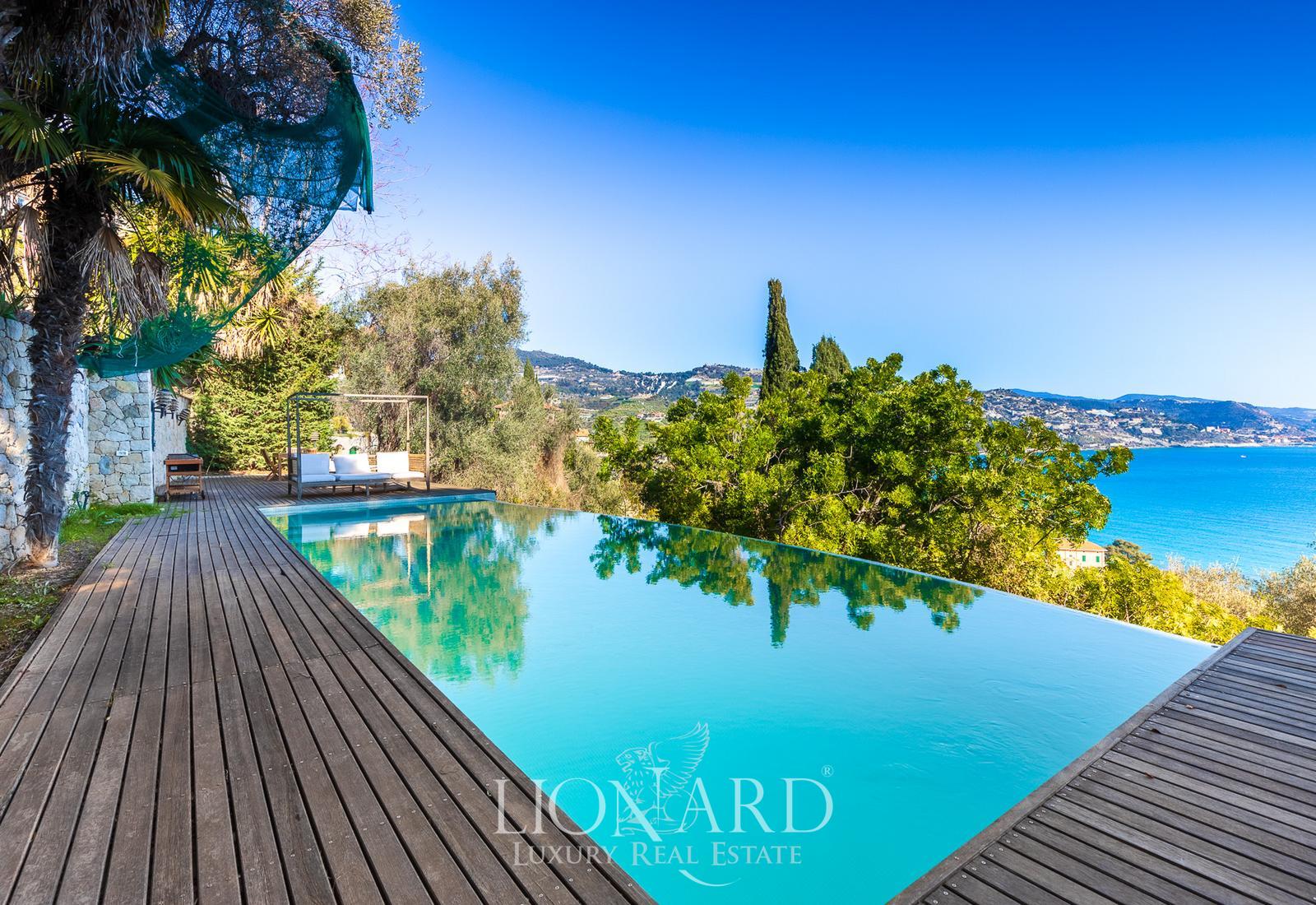 Montecarlo'ya Çok Yakın, Denize Bakan Harika Villa | Lionard