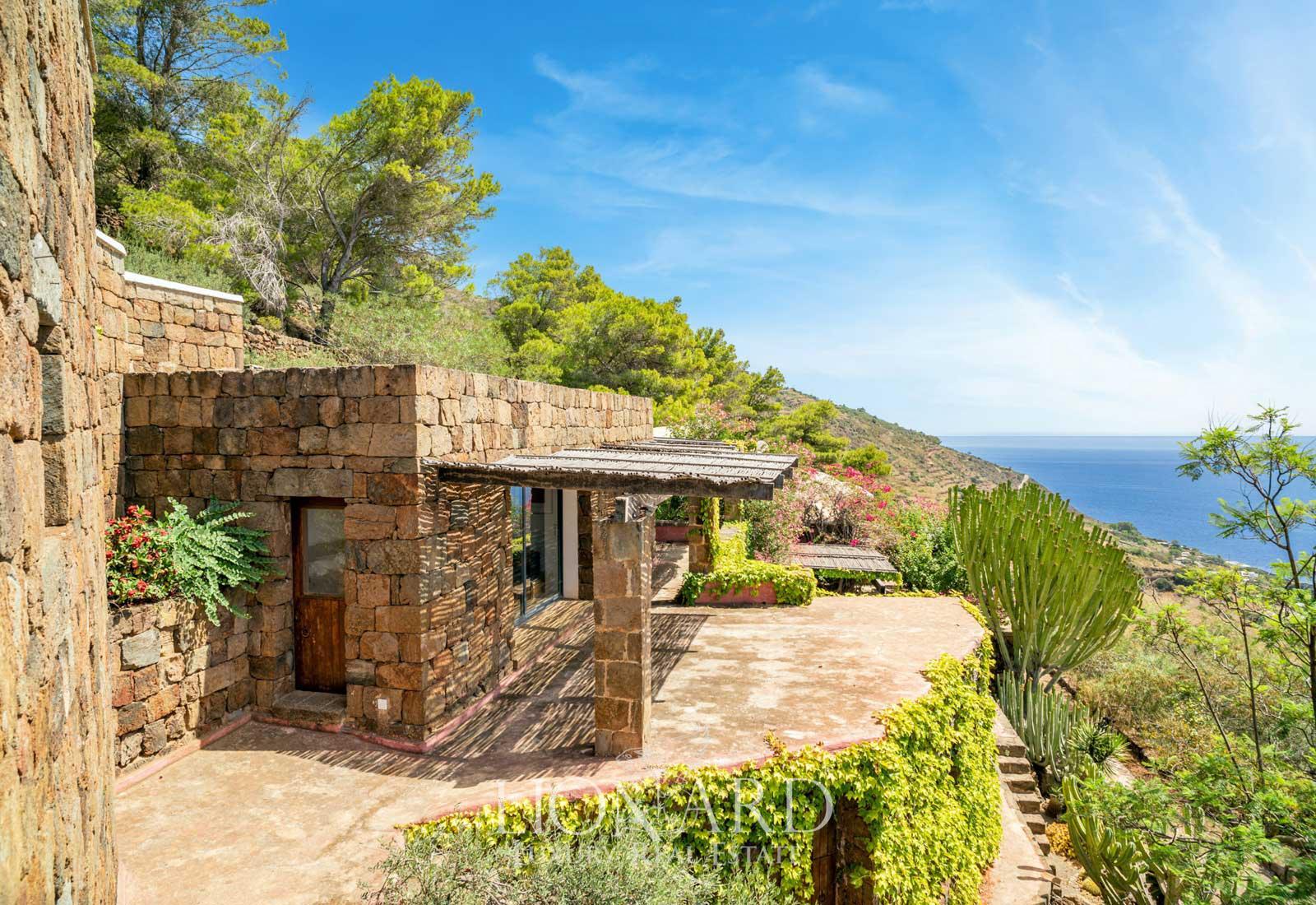 Mayu41【TATRAS】 PANTELLERIA Charming Panoramic Villa With Dammusi In Pantelleria | Lionard