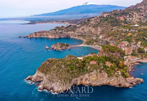Роскошная вилла у моря в Таормины Image 3
