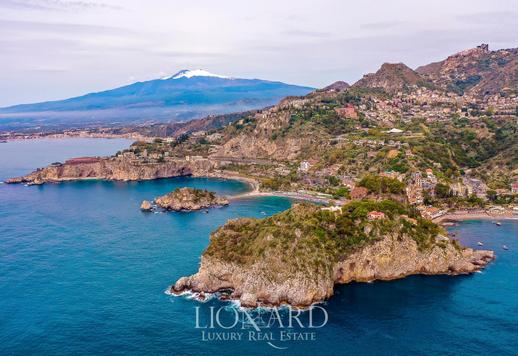 Роскошная вилла у моря в Таормины Image 2