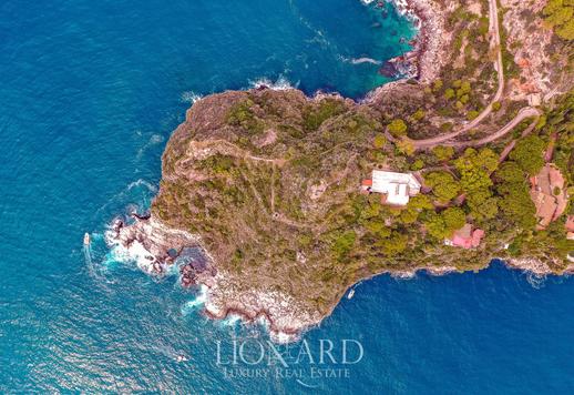 Роскошная вилла у моря в Таормины Image 5