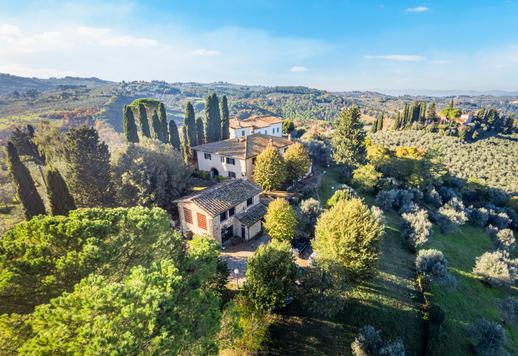 Casale rustico ristrutturato in vendita a pochi chilometri da Firenze Image 4