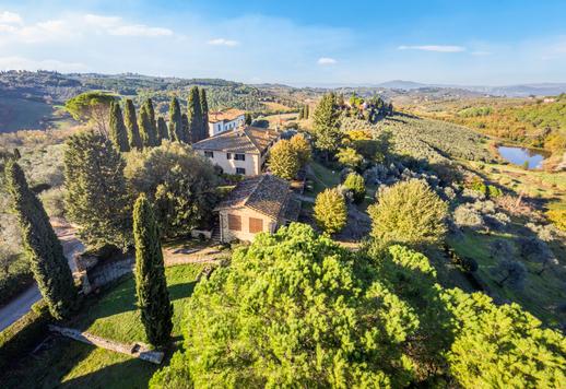 Casale rustico ristrutturato in vendita a pochi chilometri da Firenze Image 1