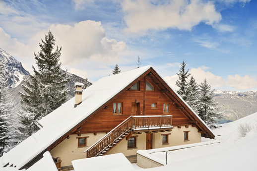 Chalet de luxe à vendre à côté des pistes du célèbre domaine skiable international de Vialattea Image 2