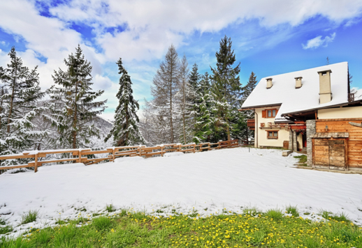 Chalet de luxe à vendre à côté des pistes du célèbre domaine skiable international de Vialattea Image 9