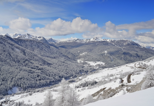 Chalet de luxe à vendre à côté des pistes du célèbre domaine skiable international de Vialattea Image 7