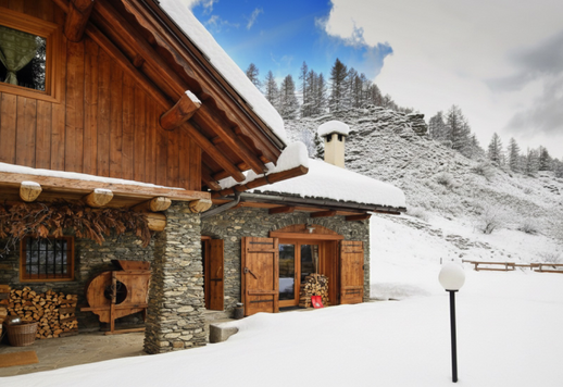 Chalet de luxe à vendre à côté des pistes du célèbre domaine skiable international de Vialattea Image 4