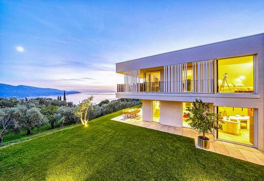 豪華全景別墅，位於布雷西亞加爾達湖岸邊的高處 Image 4