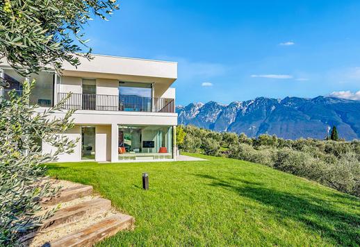 豪華全景別墅，位於布雷西亞加爾達湖岸邊的高處 Image 2