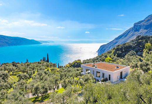 豪華全景別墅，位於布雷西亞加爾達湖岸邊的高處 Image 1