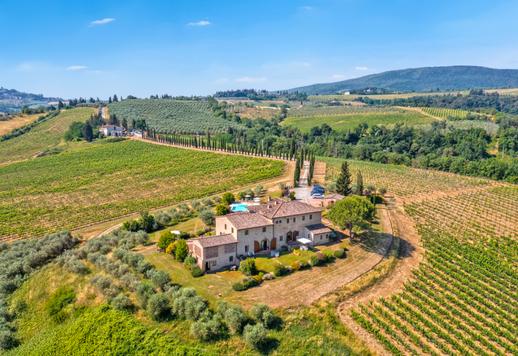 산 지미냐노(San Gimignano)의 녹음이 우거진 언덕에 수영장과 67헥타르 규모의 부지를 갖춘 고대 마을 매매 Image 2