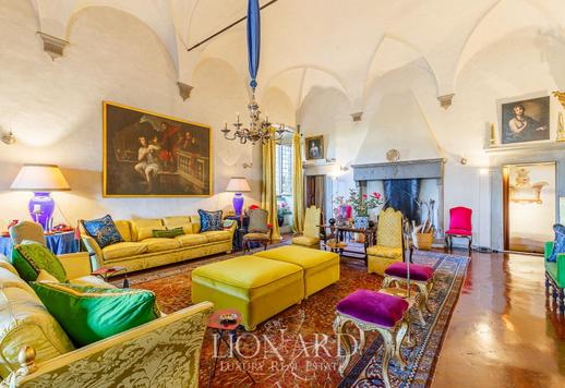 عقار فريسكو مرموق من القرن السادس عشر حيث اعتاد غراندوكس توسكانا الإقامة للبيع في فلورنسا Image 1