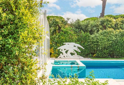 Villa des marbres en front de mer à vendre à Forte dei Marmi en Toscane Image 5