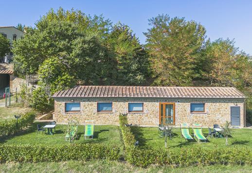 Wonderful property with a pool and 19.5 hectares of private grounds for sale in Chianciano Terme Image 3