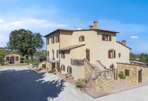 Wonderful property with a pool and 19.5 hectares of private grounds for sale in Chianciano Terme Image 7