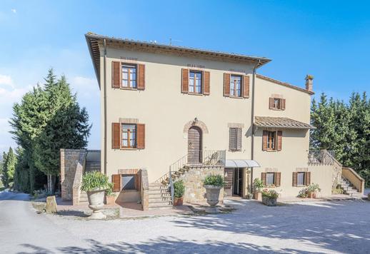 Wonderful property with a pool and 19.5 hectares of private grounds for sale in Chianciano Terme Image 9