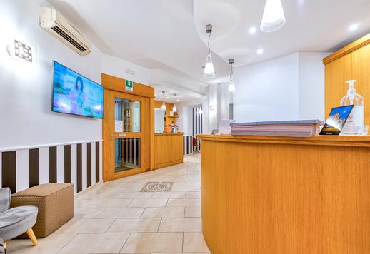 Na sprzedaż apartament przerobiony na hotel w dzielnicy Prati, naprzeciwko kultowego Zamku Image 2