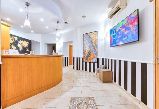 Na sprzedaż apartament przerobiony na hotel w dzielnicy Prati, naprzeciwko kultowego Zamku Image 3