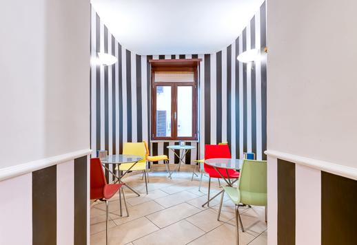 Na sprzedaż apartament przerobiony na hotel w dzielnicy Prati, naprzeciwko kultowego Zamku Image 4