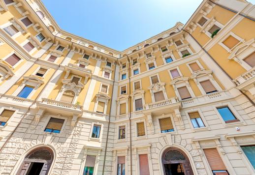 Na sprzedaż apartament przerobiony na hotel w dzielnicy Prati, naprzeciwko kultowego Zamku Image 1