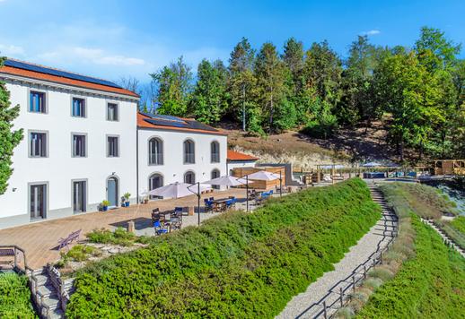 Eladó egy 1,7 hektáros magánparkkal körülvett birtok szőlővel, gyümölcsössel és erdővel Image 1