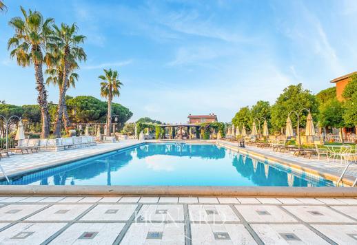 Prabangi vila senovės romėnų namo stiliaus, kurią suprojektavo garsus režisierius ir aktorius Alfio Caltabiano Image 8