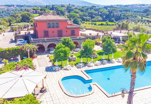 Prabangi vila senovės romėnų namo stiliaus, kurią suprojektavo garsus režisierius ir aktorius Alfio Caltabiano Image 2