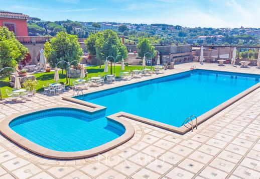 Prabangi vila senovės romėnų namo stiliaus, kurią suprojektavo garsus režisierius ir aktorius Alfio Caltabiano Image 3