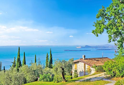 Quatro moradias de luxo à venda num parque de 2 hectares com olival e piscina panorâmica em Toscolano-Maderno Image 2