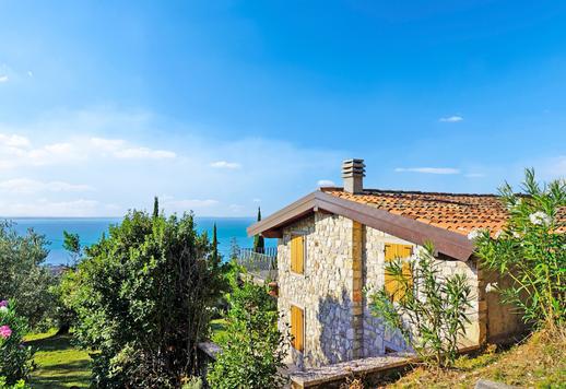 Quatro moradias de luxo à venda num parque de 2 hectares com olival e piscina panorâmica em Toscolano-Maderno Image 3